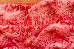 Wafer-thin sliced Wagyu beef (close-up)