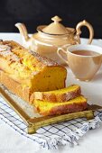 Carrot and orange cake with tea