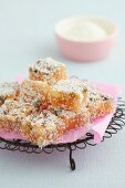 Selbstgemachtes Lokum (Turkish delight) mit Pistazien und Kokos