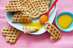 Oat wafers with sauce