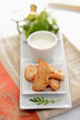 Chicken pieces with dip