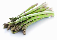 Green asparagus (no background)