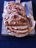 Fig bread with smoked garlic