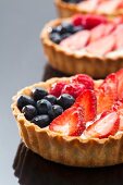 Tartelettes mit Sommerbeeren