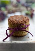 Grüner Tee-Muffin mit Aroniamarmelade als kleines Weihnachtsgeschenk