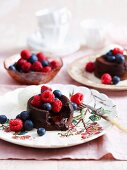 Warm chocolate pudding with berries