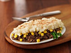 Shepherd's pie (minced meat casserole topped with mashed potato, England)