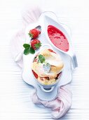 Gratinierter Schoko-Minze-Quark mit Erdbeeren und Erdbeersauce
