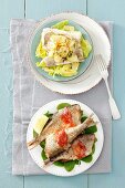 Pochierter Fisch mit Kartoffelsalat, und Fisch im Speckmantel
