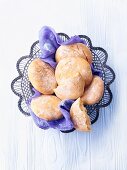 Naan breads in a bread basket