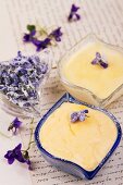 Vanilla cream with violets