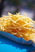 Pommes Frites auf Pappteller