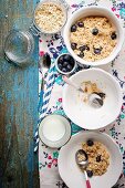 Porridge oats with blueberries and milk