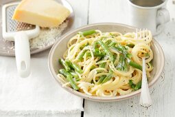 Spaghetti mit grünen Bohnen, Zwiebeln und Sahne
