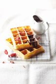 Gaufre Lyonnaise (Waffeln mit Schokoladensauce, Frankreich)