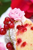 Bundt cake with redcurrants and rose decorations (close-up)