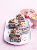 Lamingtons mit Haselnusscreme