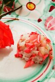 Tartara di pesce alle rose (Fischtatar mit Rosenblättern, Italien)