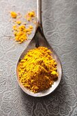 Curry powder on a spoon (view from above)