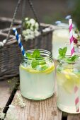 Selbstgemachte, frische Limonade mit Pfefferminze