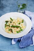 Farfalle with green asparagus, peas and chilli