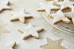 Star-shaped biscuits dusted with icing sugar for Christmas