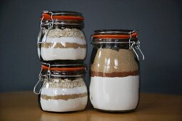 Chocolate chip cookie and oatmeal raisin cookie mixes in preserving jars