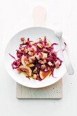 Red cabbage salad with figs, walnuts and ham