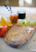 Tuna steak with lemon and tomato