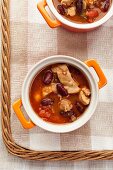 Chilli soup with kidney beans and chicken