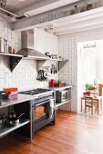 Kitchen with individual elements and industrial style