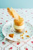 Honey and almond cake in a glass
