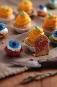 Verschiedene Cupcakes für Halloween