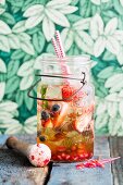 Iced tea with bourbon and berries