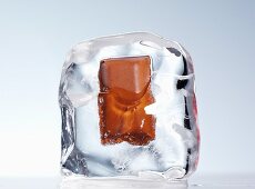 Eiswürfel mit Schokoladenstück