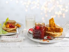 Cracker, Käse und Chilichutney zu Weihnachten