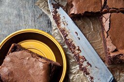 Salted chocolate brownies (close-up)