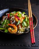 Rice noodles with prawns and vegetables