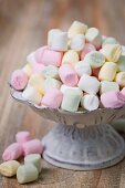 A pile of marshmallows in a bowl