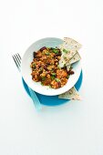 Chilli con tofu with unleavened bread