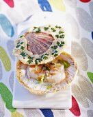 Scallops in bread with chervil