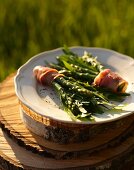 Dandelion leaves with asparagus and ham