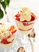 Erdbeer-Holunderblüten-Tiramisu in Dessertgläsern