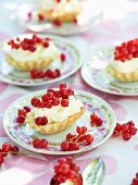 Redcurrant tartlets with mascarpone