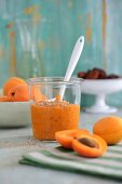 Apricot and date fruit spread