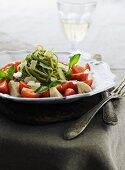 Spinatlinguine mit Parmesan und Tomaten