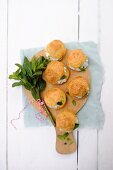 Gougeres mit Ziegencreme-Minze-Füllung