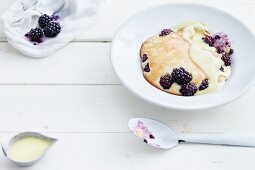 Blackberries with an almond topping