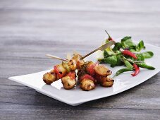 Chicken skewers with vegetables, lamb's lettuce and chilli peppers