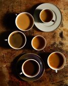 Kaffee in verschiedenen Tassen